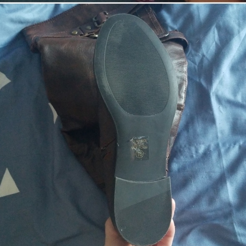 Boots - Picture 3 of 3